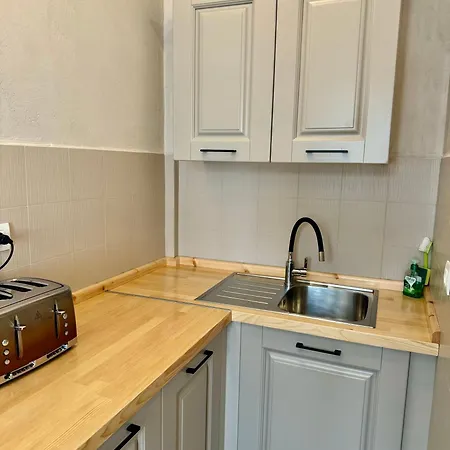 Διαμέρισμα Newly Refurbished Garden Village